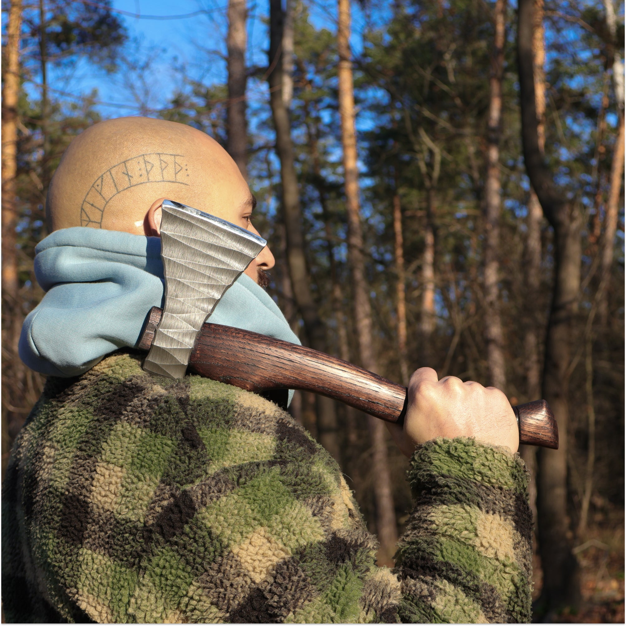 Hand forged hatchet “Vill Gustus” with wooden box included