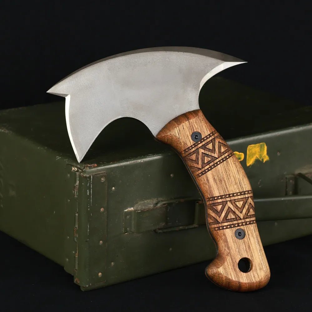 Compact tomahawk "NIKIDO" with engraved handle from AncientSmithy