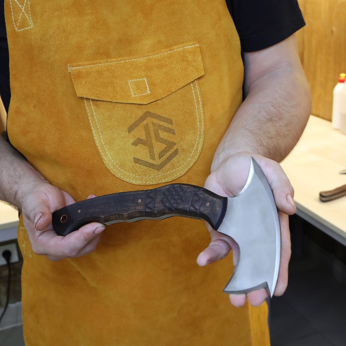Compact tomahawk "Tahu" with wooden handle from AncientSmithy