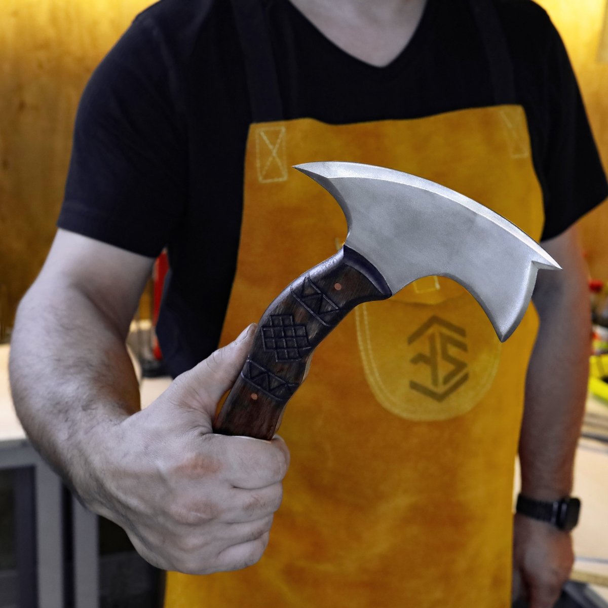 Compact tomahawk "Tahu" with wooden handle from AncientSmithy