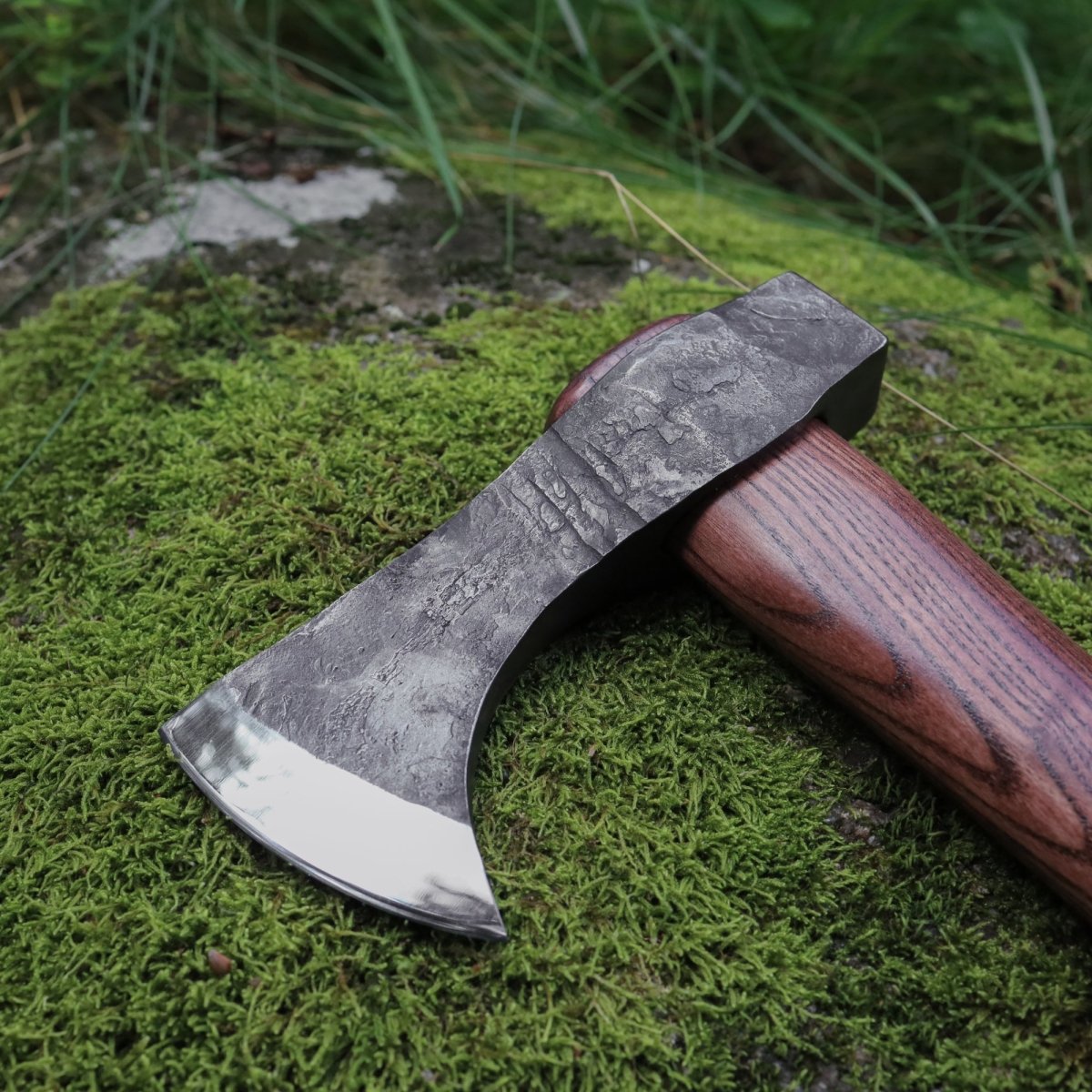 Forged Tomahawk "Blood Leaf" from AncientSmithy