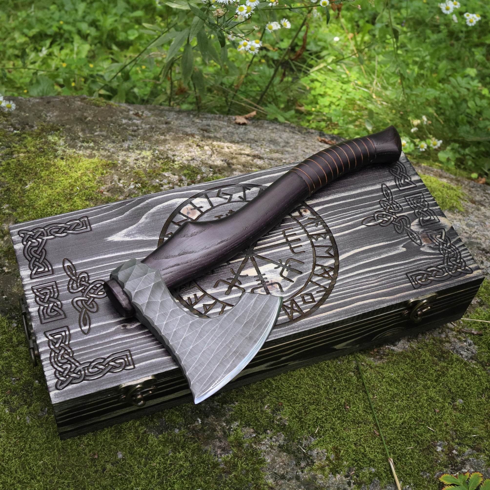Set Viking axe "Vargoks" with Wooden box included