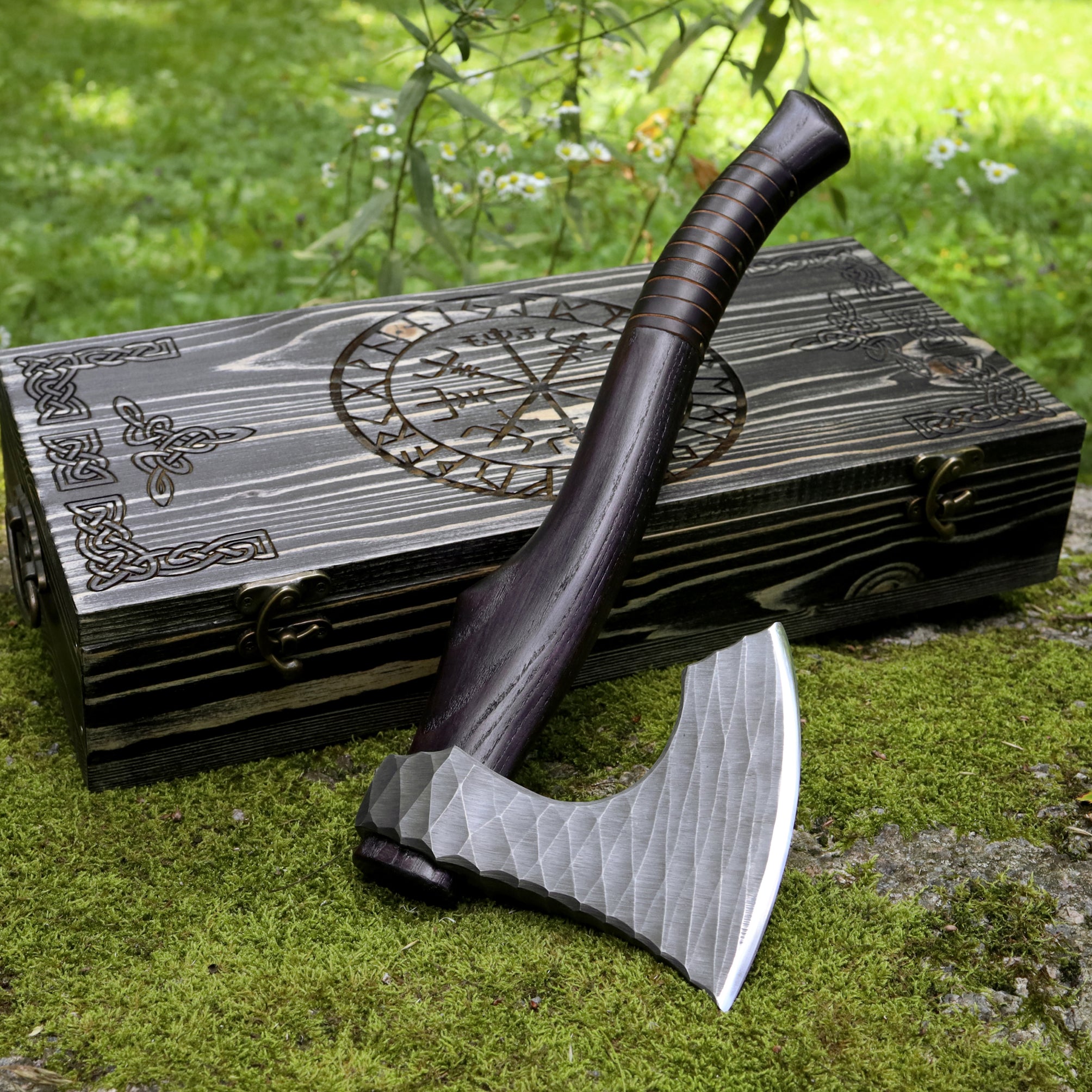 Set Viking axe "Vargoks" with Wooden box included