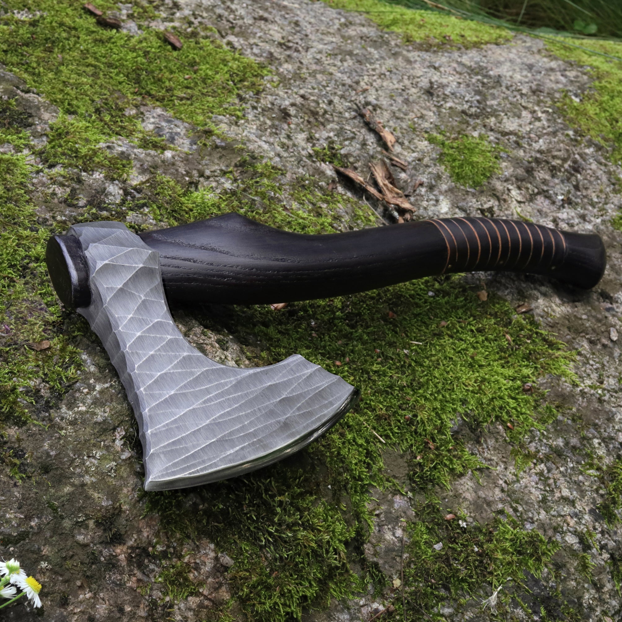 Set Viking axe "Vargoks" with Wooden box included