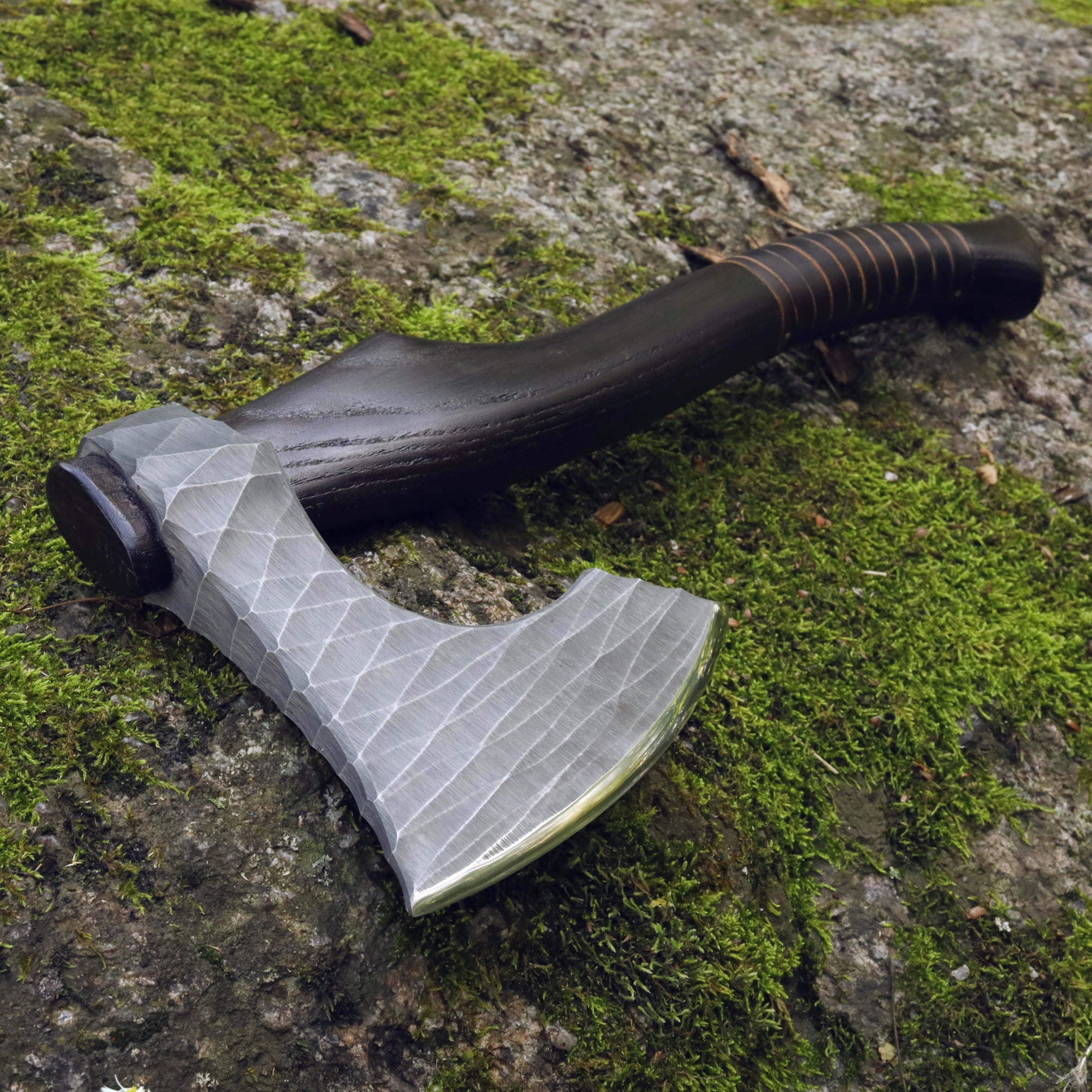 Set Viking axe "Vargoks" with Wooden box included