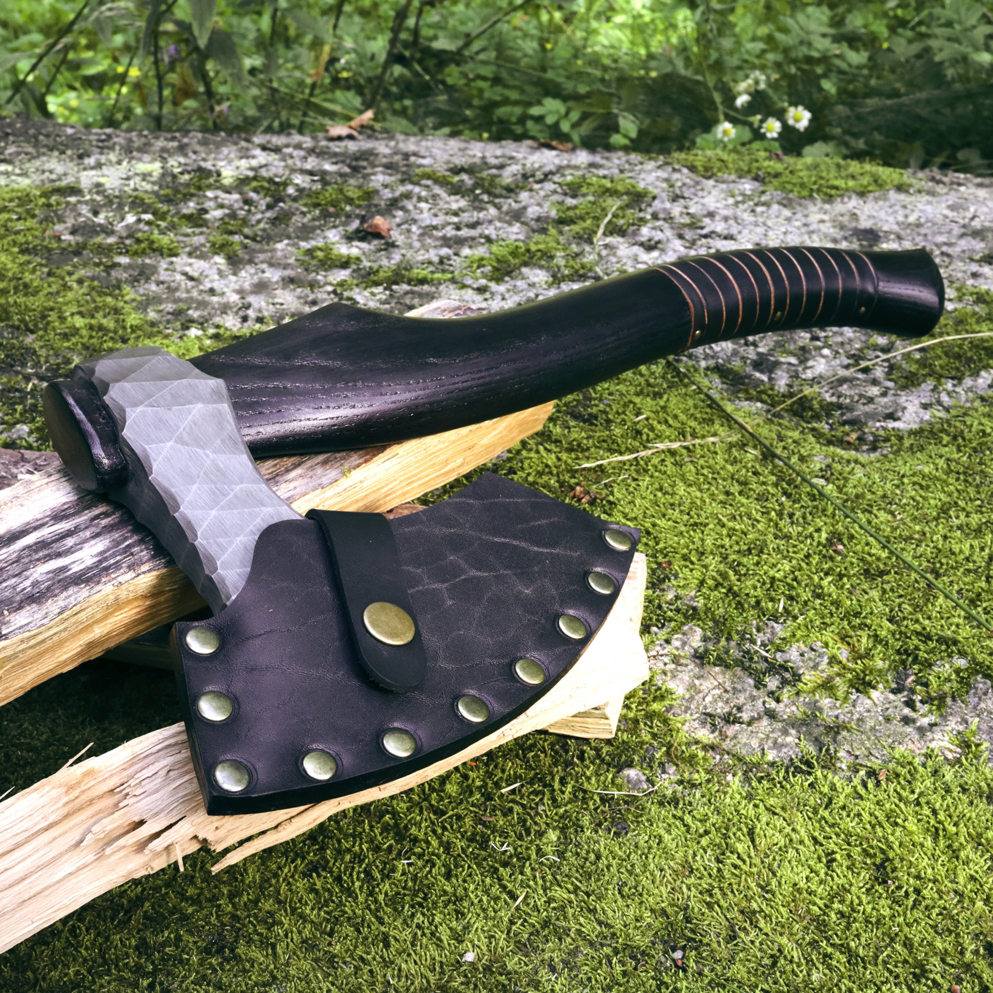 Set Viking axe "Vargoks" with Wooden box included