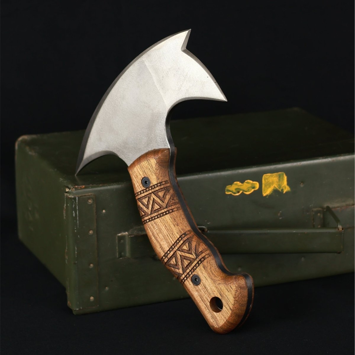 Compact tomahawk "NIKIDO" with engraved handle from AncientSmithy