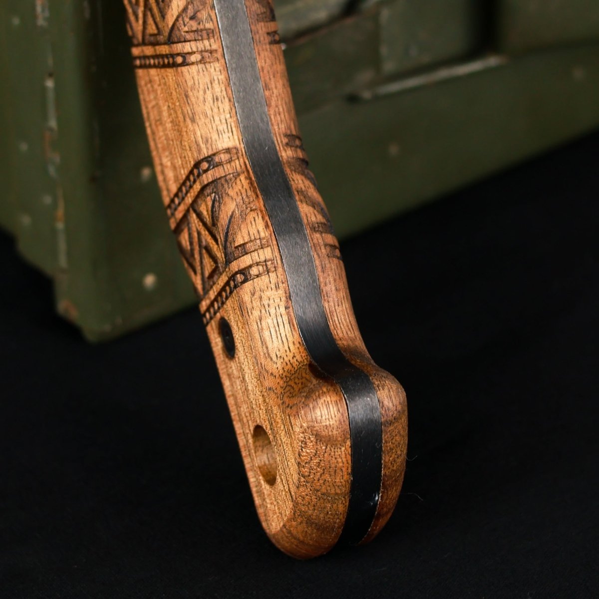 Compact tomahawk "NIKIDO" with engraved handle from AncientSmithy