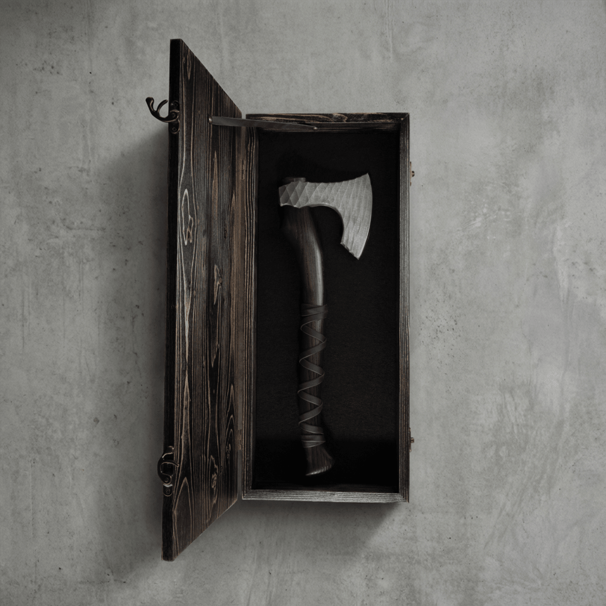 Hand forged axe “Sterk Vorley” with leather cover from AncientSmithy