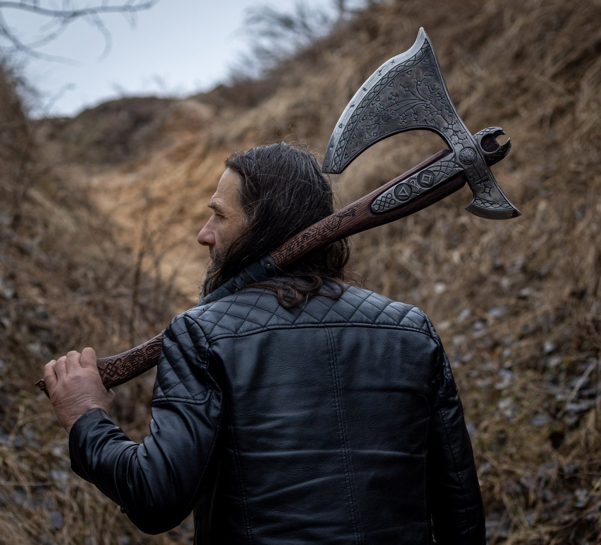 Real Leviathan axe with Glow - in - the - Dar Runes from AncientSmithy